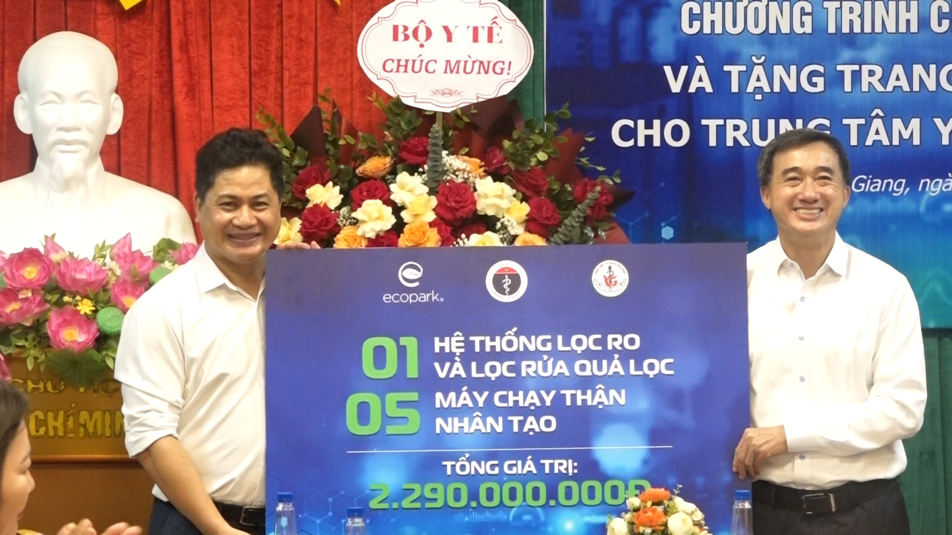   Văn Giang được hỗ trợ 5 máy chạy thận nhân tạo